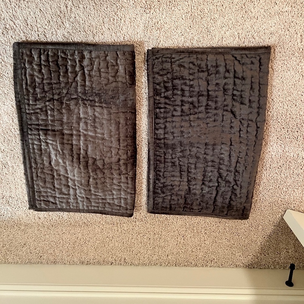 2 Villa Home Velvet Shams